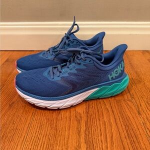 HOKA Arahi 5 Women’s Running Shoes